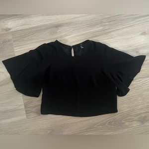 Black flowy crop top 3/4 sleeve
